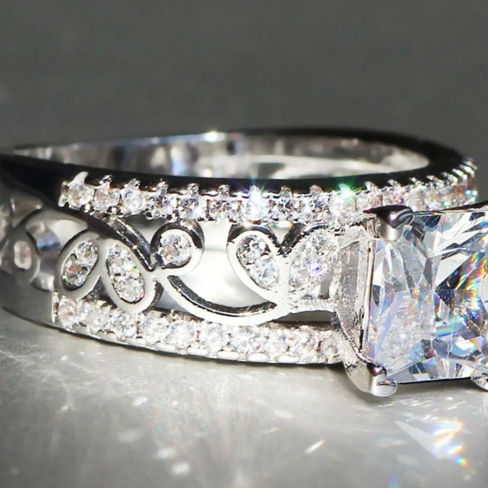 beautiful cubic zirconia ring features silver
